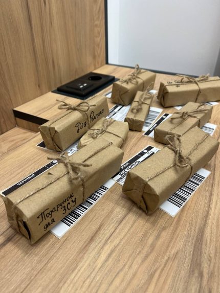 Вміст замовлення від Defensio Knifes: ніж, пакування, стікер