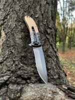 Лезо ножа Сакура зі сталі 440C крупним планом