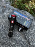 Тактичний ліхтар заряджається через USB