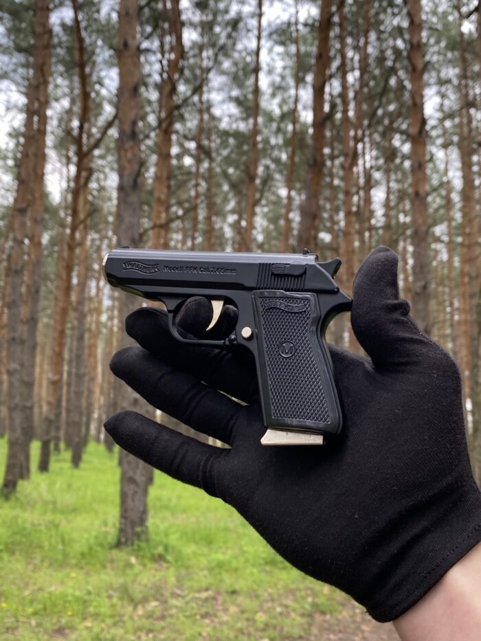 Газова запальничка у формі пістолета Walther PPK