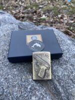 Мундштук і бензин з набору 3 в 1 Craft на стильному фоні